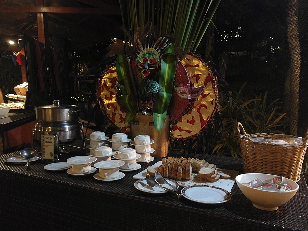 フィリピン・セブ島シャングリラマクタンのディナーショー付きブッフェ